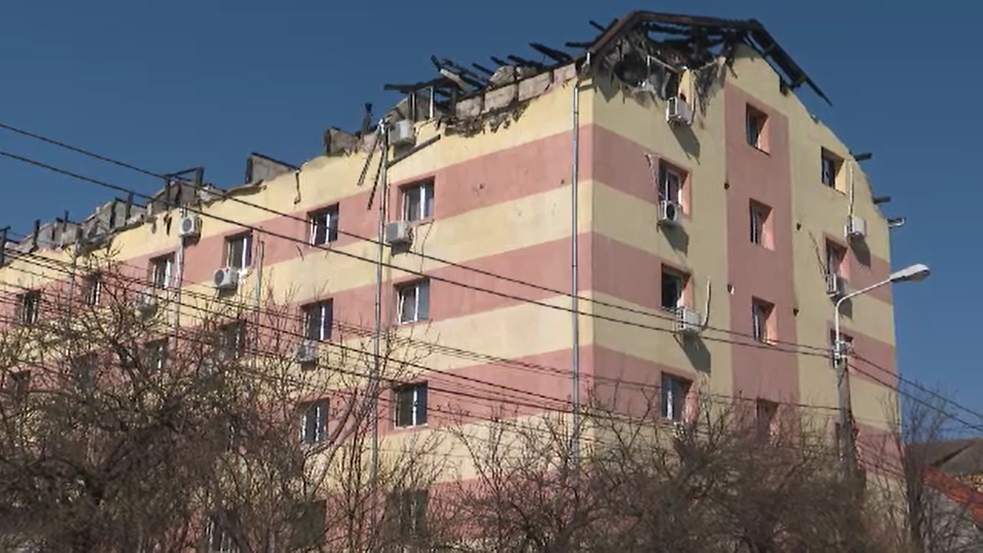 Incendiul care a distrus mansarda unul bloc din Timișoara a fost provocat de un scurt circuit