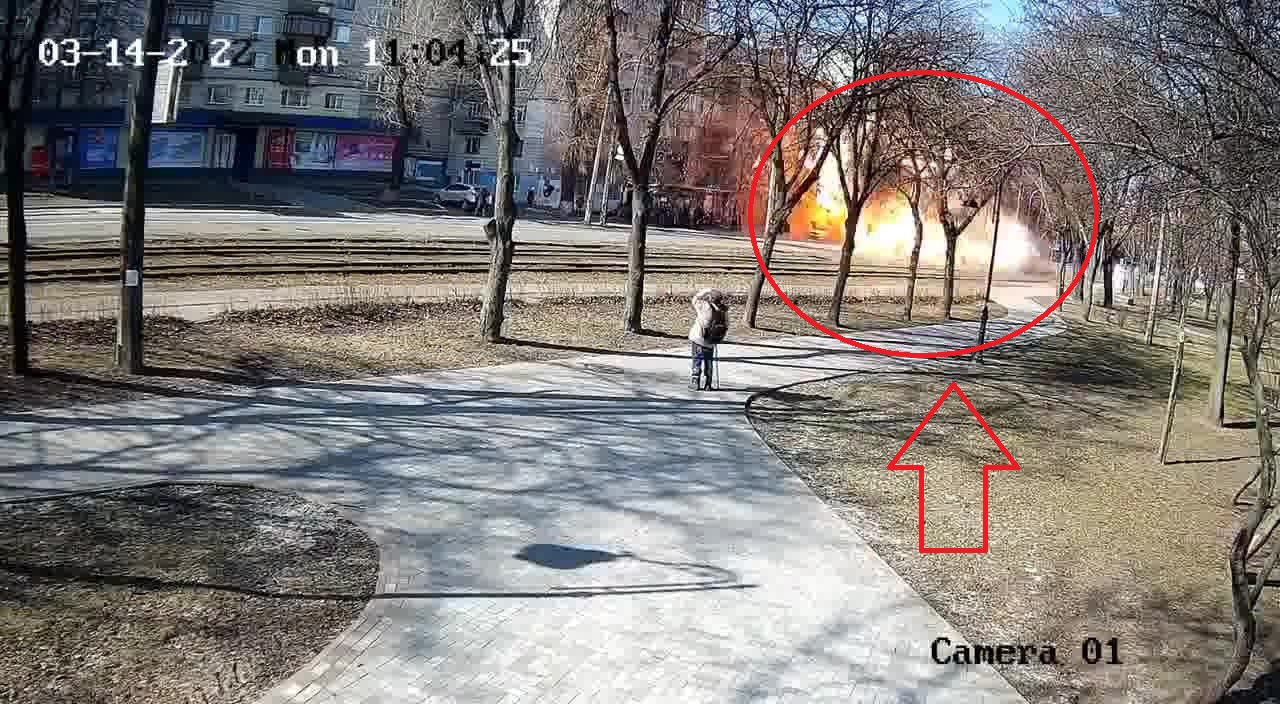 VIDEO. Momentul în care o bombă aruncă în aer un autobuz care se afla chiar în Kiev