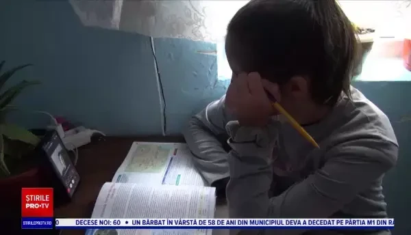 Elevii cu afecţiuni cronice vor beneficia de învăţământ hibrid până la finalul semestrului