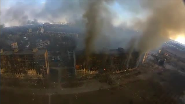 Noi imagini din dronă arată orașul Mariupol distrus de explozii. VIDEO