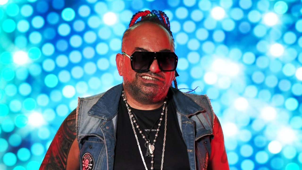 O rețea a falsificat 10% din înmatriculările auto din Ilfov. Un manelist a primit permis fals cu datele lui Romeo Fantastik