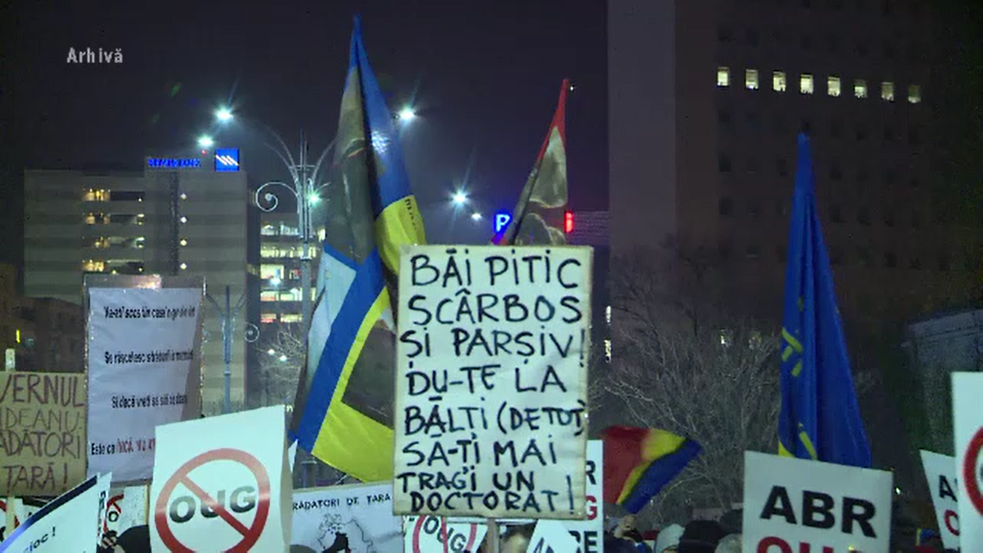 Lege spre promulgare: Cine înjură partide sau oameni politici și îndeamnă la violență ar putea fi condamnat la închisoare