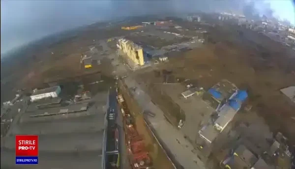 Noi imagini din dronă arată orașul Mariupol distrus de explozii