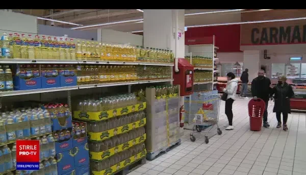 Magazinele și-au refăcut stocul de ulei. Cumpărătorii au voie să achiziționeze cel mult 3 litri