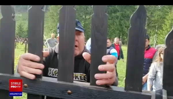 Lege spre promulgare: Cine înjură partide sau oameni politici și îndeamnă la violență ar putea fi condamnat la închisoare