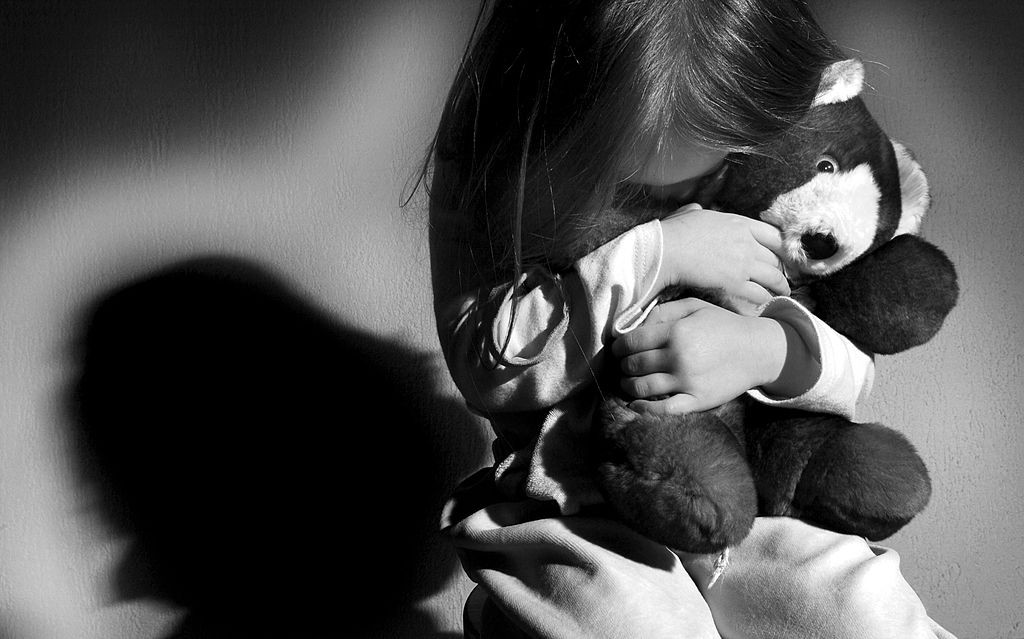 Abuzul sexual asupra copiilor, la un nivel critic în România. În 2025 sunt de peste două ori mai multe sesizări față de 2024