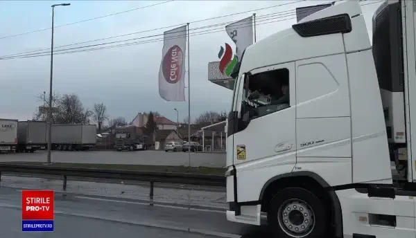 Situație disperată la trecerea frontierei de vest a țării spre Ungaria. Șoferii au așteptat ore bune la cozi kilometrice
