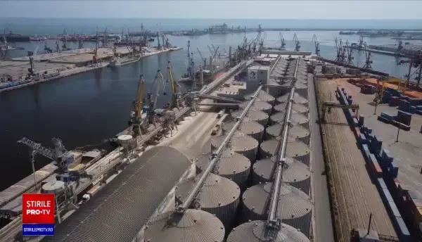 Aglomerație de nave în rada portului Constanța. Din cauza războiului din Ucraina, nu mai pot ancora la Odesa