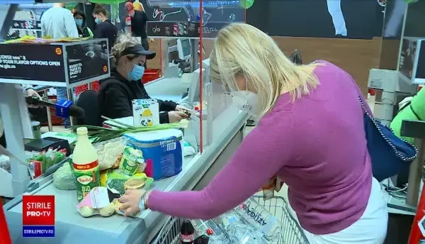 Scumpirile forțează românii să reducă risipa alimentară. Coșurile de cumpărături nu mai sunt pline cu vârf