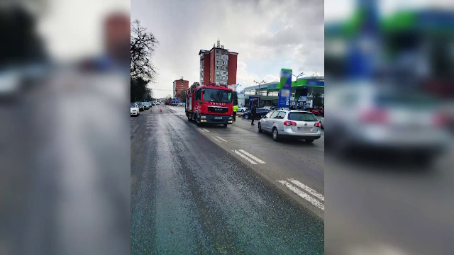 Ghinionul șoferului din Tecuci, care a răsturnat în mijlocul străzii un rezervor plin de benzină, urmat de sancțiuni dure