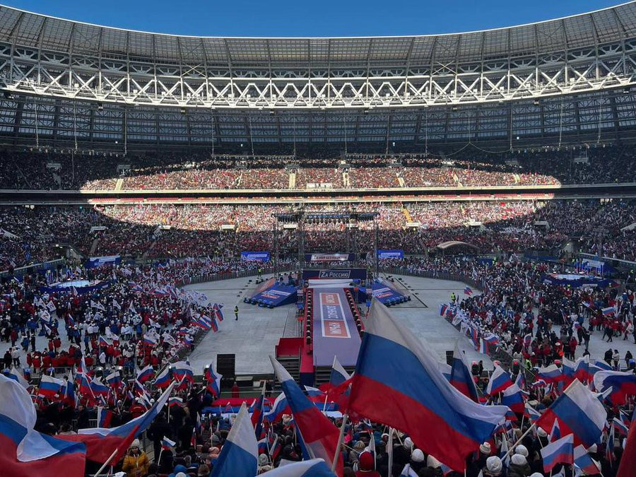 Mii de persoane au sărbătorit pe Stadionul Lujniki de la Moscova anexarea Peninsulei ucrainene Crimeea