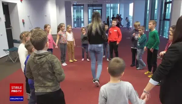 Copiii veniți din Ucraina s-au înscris în școlile și grădinițele de la noi. Au învățat deja primele cuvinte în limba română