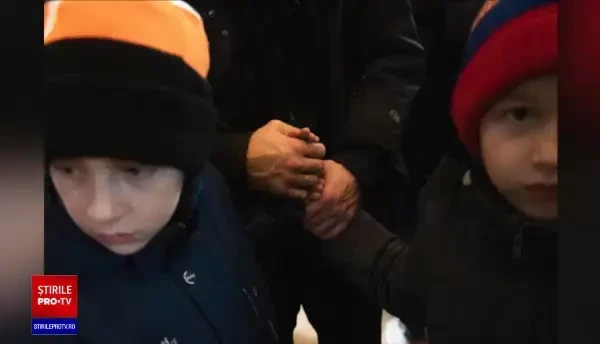 Polițist din Mariupol, apel către Biden și Macron: Salvați-i pe civilii noștri! Mor copii și bătrâni. Orașul e devastat