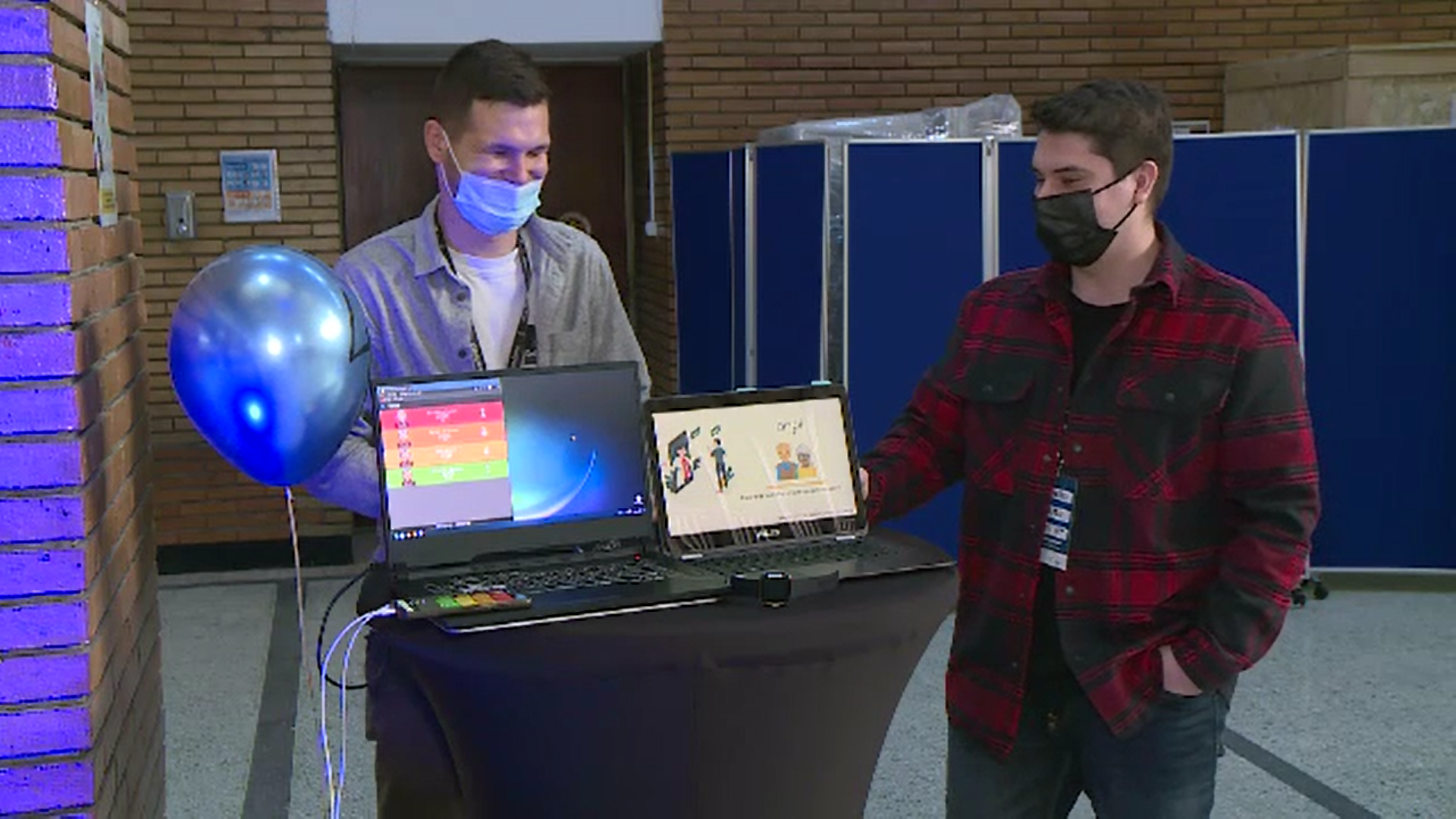 Studenții români se luptă pentru o șansă de a construi alături de experți prototipuri pentru ideile lor de afaceri