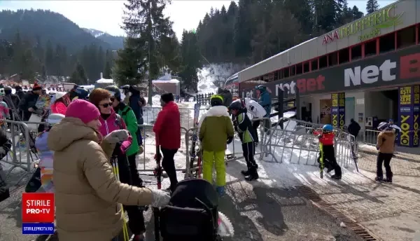 Vârf de sezon în stațiunile de schi. S-a ieftinit transportul pe cablu, iar pârtiile sunt impecabile