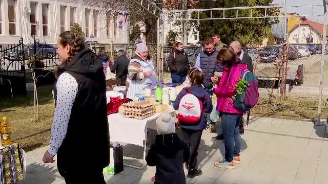 Un nou concept în România: piață cu produse tradiționale chiar în curtea bisericii
