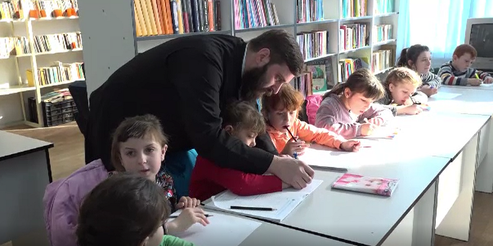 Peste 200 de elevi ucraineni au început cursurile într-un liceu din București. Au ore în ucraineană, engleză și română