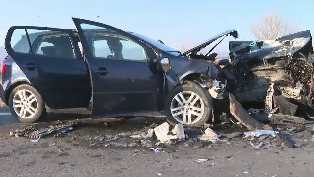 Un bărbat și-a pierdut viața după o depășire periculoasă. Alte cinci persoane au ajuns la spital cu răni grave