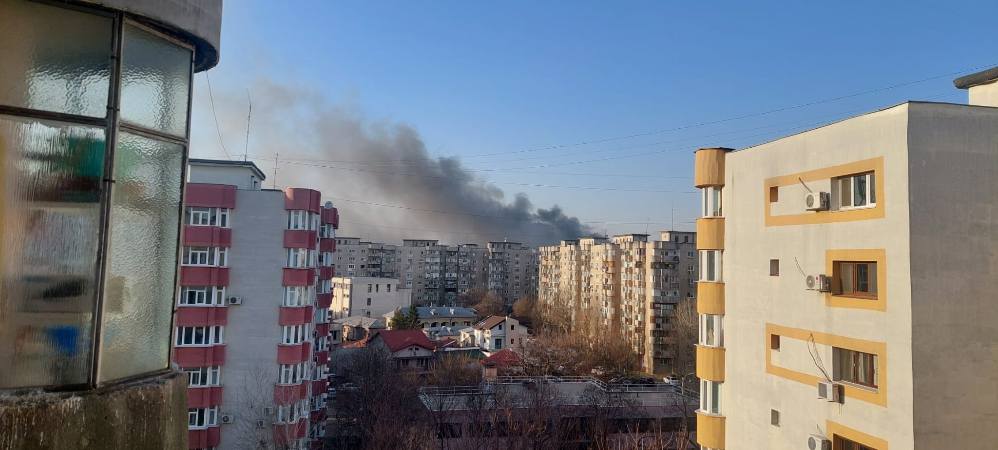 Incendiu la acoperişul magazinului Prosper din Rahova. Nu există victime