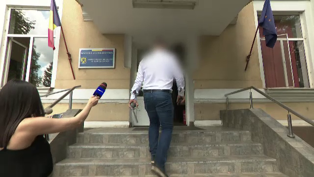 Mai mulți medici de la două clinici private din București care eliberau fișe medicale false pentru permisul auto, reținuți