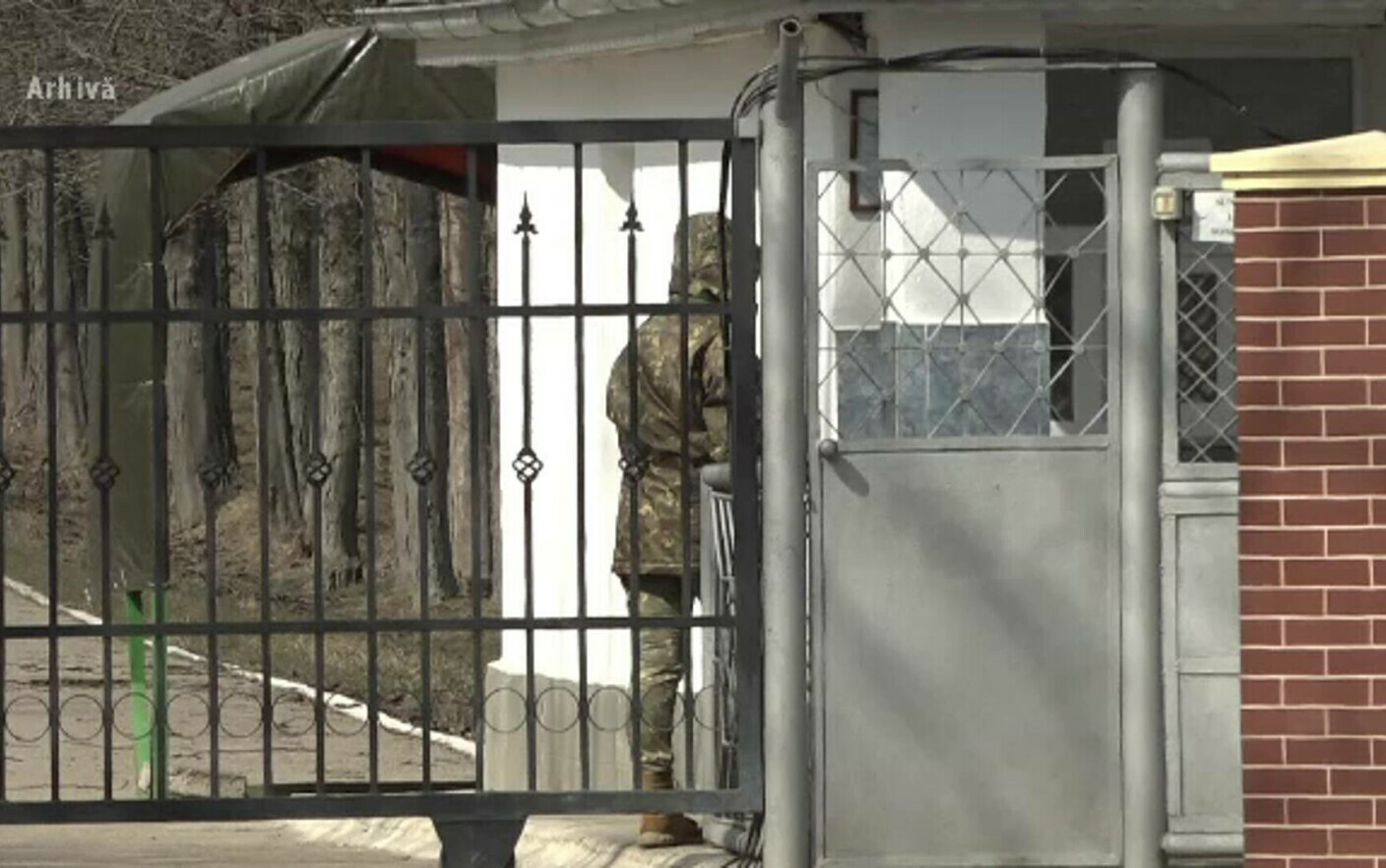 Cazul militarului din Constanța căruia i s-a furat arma în post: ar fi o glumă proastă a colegilor, care vor să scape de el