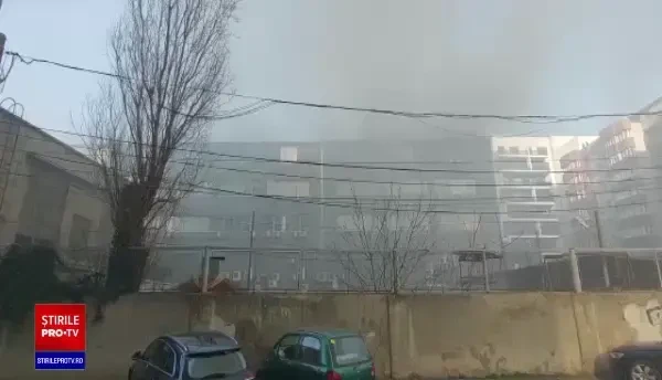 2Incendiu la acoperişul magazinului Prosper din Rahova. Nu există victime