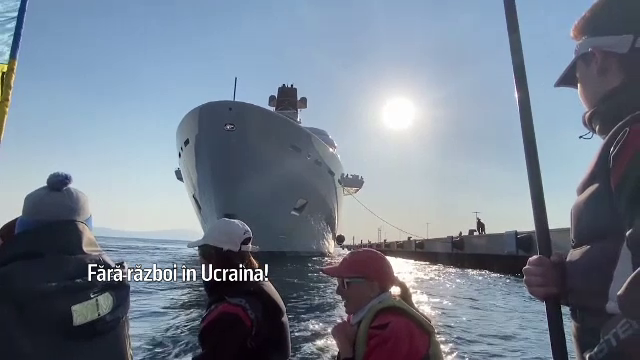 Iahtul lui Roman Abramovici, primit cu proteste în Turcia. Demonstranții au încercat să împiedice acostarea ambarcațiunii