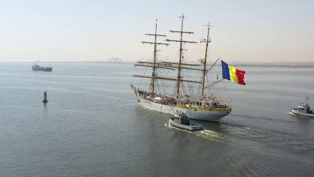 Bricul Mircea a plecat într-un nou voiaj de școală. 94 de cadeți vor sta departe de casă 2 luni: ”Armata navală te face om”