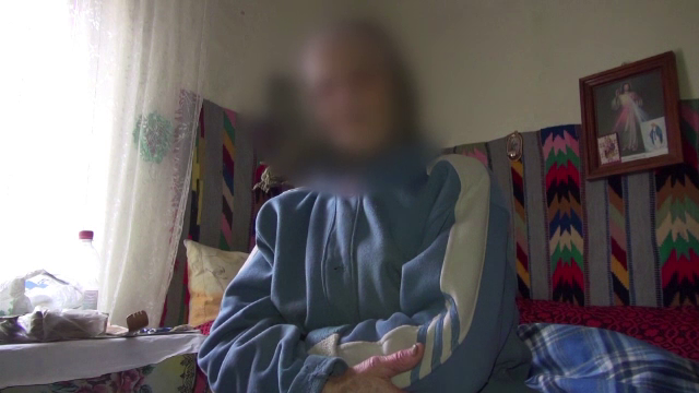 O femeie a căzut pradă escrocilor. I-au spus că au nevoie de bani ca să-i salveze fiul de la moarte