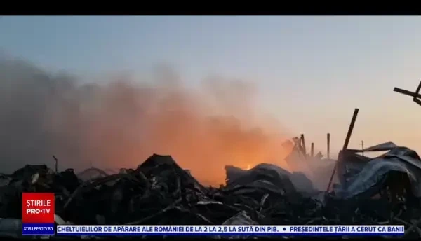Incendiu uriaș lângă Craiova. 30 de militari s-au luptat 7 ore cu flăcările