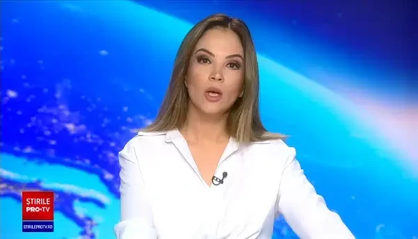 O mașină s-a făcut scrum în Timiș. Șoferul a reușit să se salveze la timp