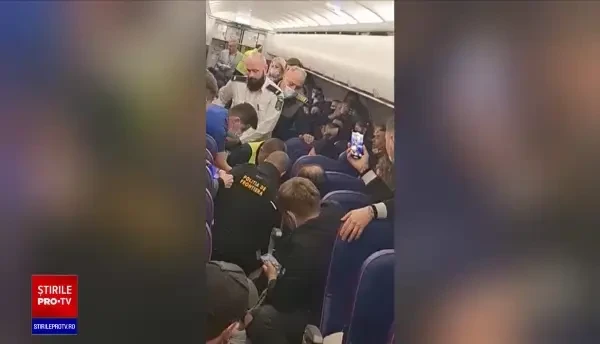 Scandal într-un avion care urma să ajungă la București. Un bărbat a fost ridicat de polițiști