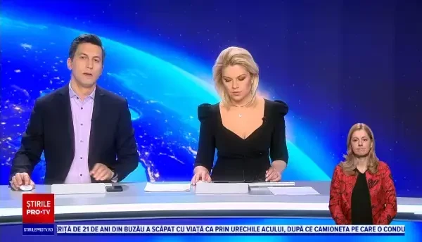 Accident grav la Timișoara. Un șofer s-a răsturnat cu mașina după ce a pierdut controlul volanului și a lovit un copac