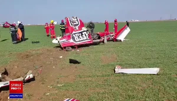 ISU Prahova: Avion de acrobaţie prăbuşit la Strejnicu. Pilotul a fost declarat decedat