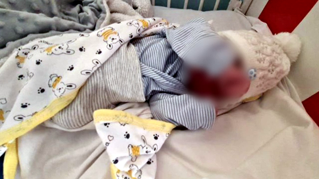 O tânără din Botoșani și-a abandonat bebelușul la o mănăstire, lângă icoană. Când a fost prinsă, a spus că-l vrea înapoi