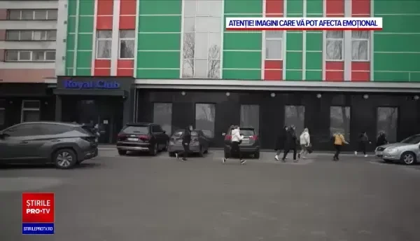 În Mariupol, oamenii își îngroapă morții în mijlocul drumului. Rușii distrug până și șinele pe care merge ”Expresul salvării”