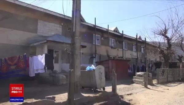 O mamă din Bacău și-a bătut cu picioarele fetița de un an și jumătate și a filmat totul pentru a-și amenința iubitul