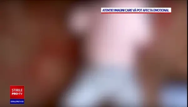 O mamă din Bacău și-a bătut cu picioarele fetița de un an și jumătate și a filmat totul pentru a-și amenința iubitul