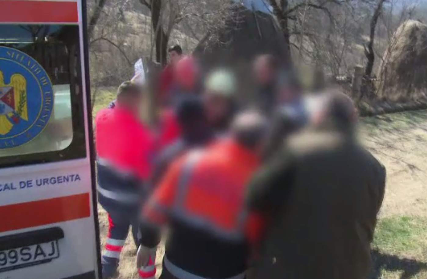 Un bărbat din Dâmbovița și-a prins piciorul într-o motocoasă. Utilajul l-a sfârtecat