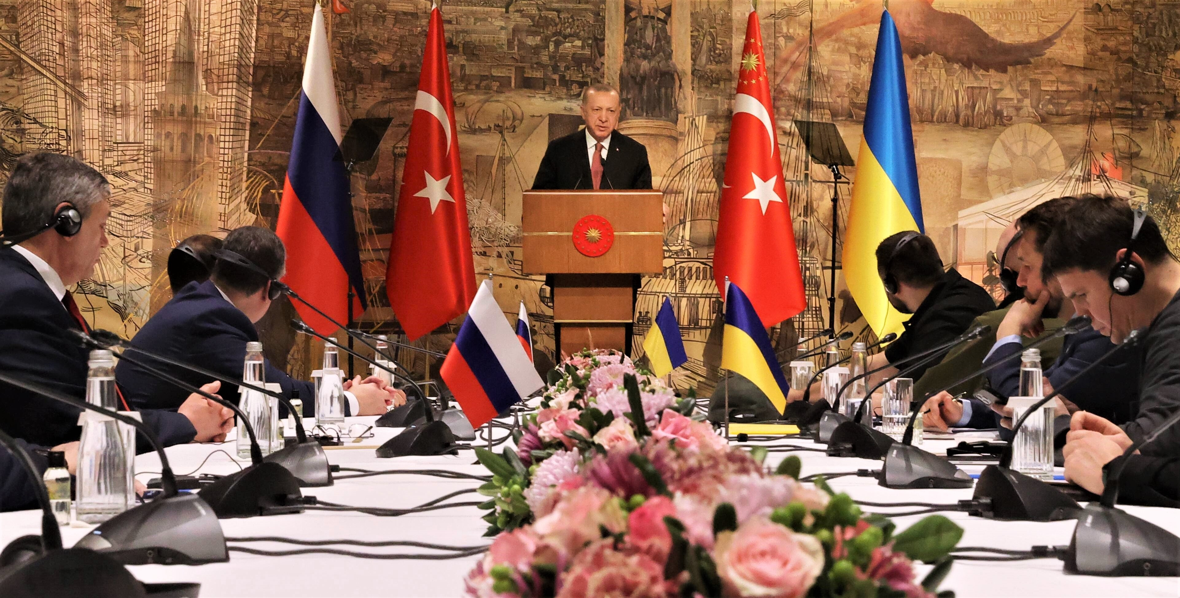 Hurriyet: Discuțiile de pace privind Ucraina ar putea fi demarate în aprilie-mai. Erdogan ar putea juca rolul de mediator