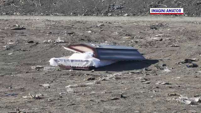 Mesaj de intimidare. Un individ a lăsat trei sicrie, ca pentru înmormântare, pe terenul unui bărbat din Focșani
