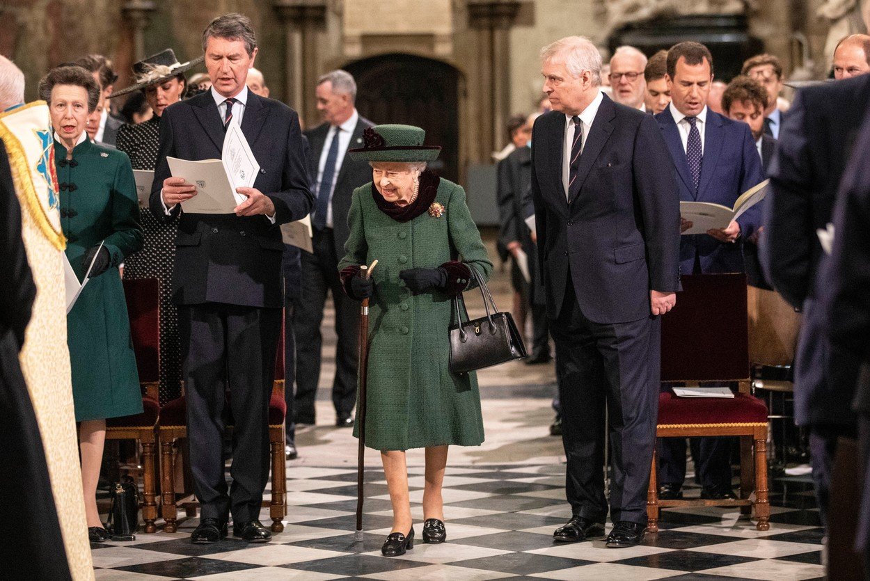 Regina Elisabeta a II-a a participat la o ceremonie religioasă &icirc;n memoria soțului ei, prințul Philip. GALERIE FOTO
