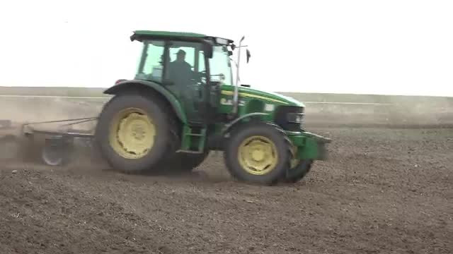 În trei sferturi de țară este secetă. Fermierii spun că le-ar putea afecta producția cu 30 la sută