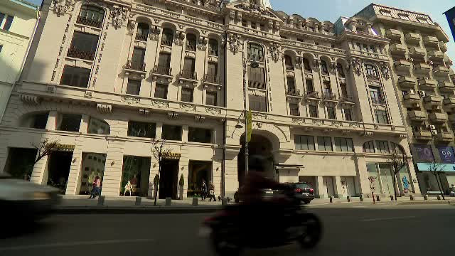 Proprietarii unei clădiri din Calea Victoriei, buni de plată pentru lucrări la fațadă. Primăria trebuia să suporte costurile