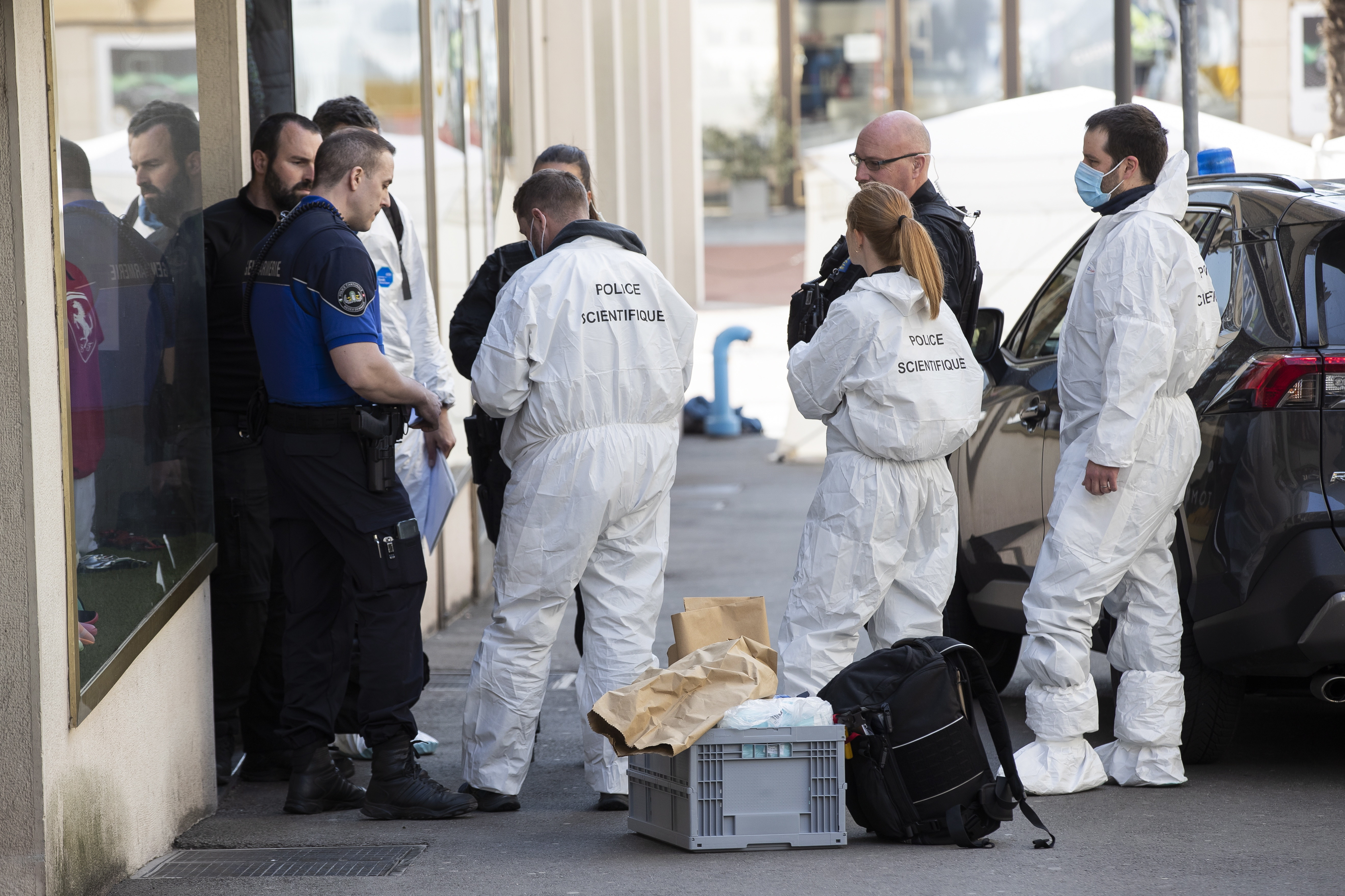 Caz de sinucidere colectivă într-o familie adeptă a teoriilor conspirației