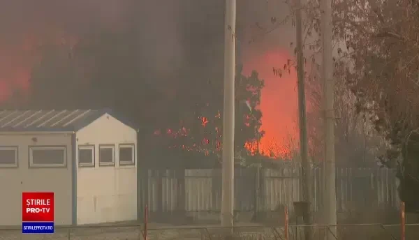 Incendiu puternic la un centru de deșeuri din Glina. Arde o suprafață de o mie de metri pătrați