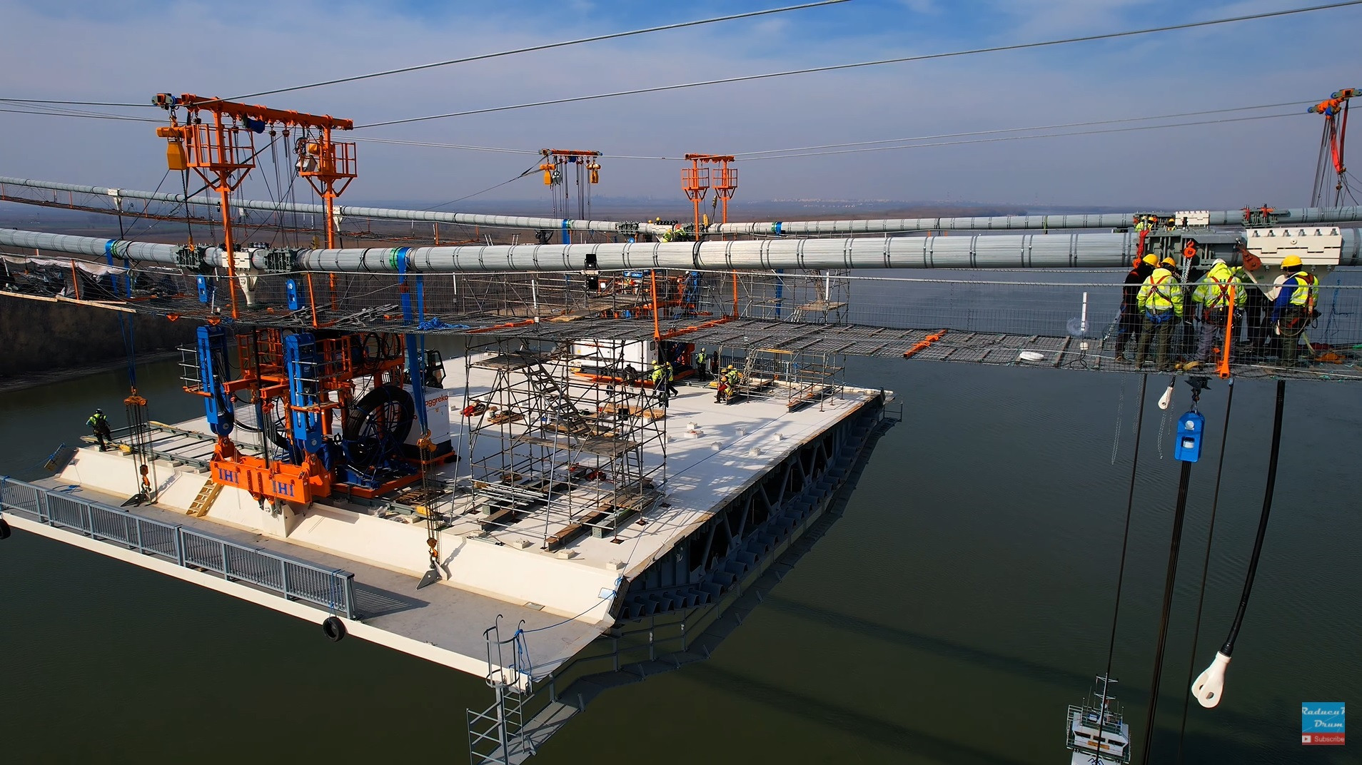 Imagini spectaculoase de la construcția Podului suspendat peste Dunăre de la Brăila