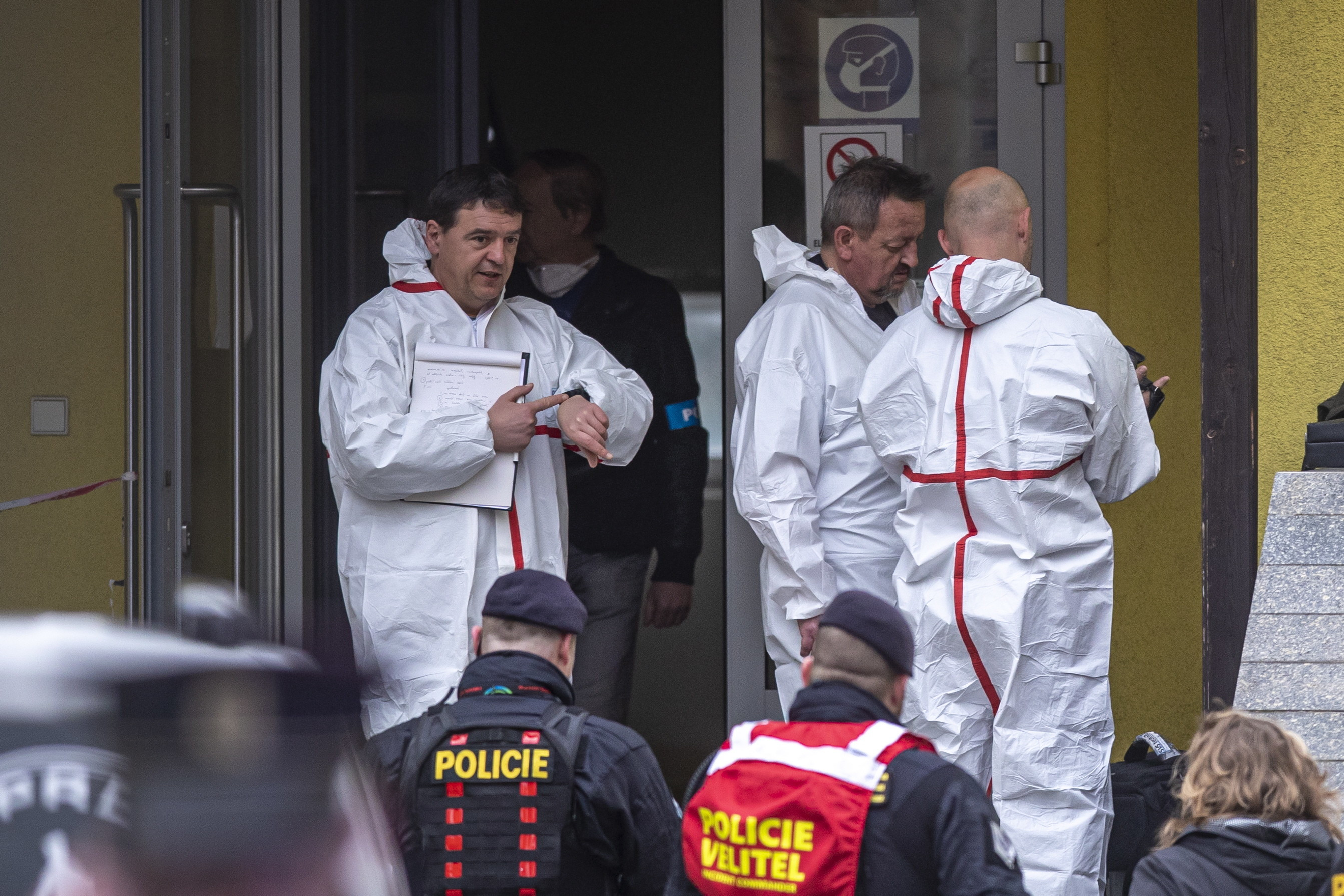 Un profesor, ucis cu maceta într-un liceu din Praga, de către un elev cu care a avut un conflict