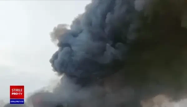 Incendiul puternic de centrul de deșeuri din Glina, întreținut de plastic și urmele de combustibil. Nu a fost stins nici acum