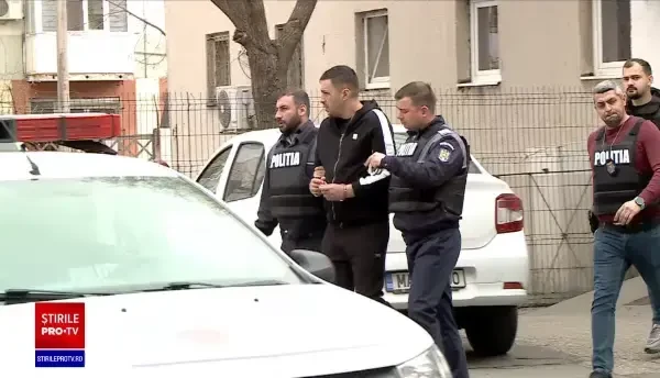 Trei bărbați au sunat un pensionar și l-au convins să le dea 60.000 de euro și 60.000 de lei. Ce i-au spus la telefon